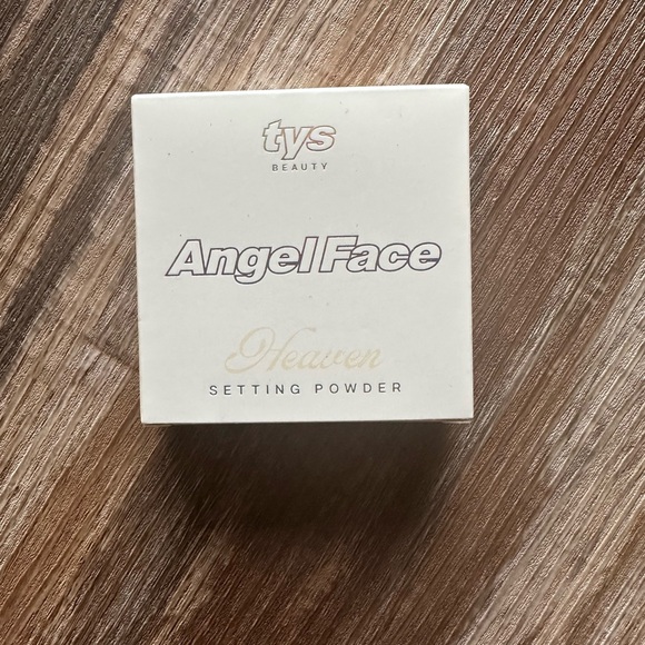 BNIB Heaven Sheer Light Makeup Powder in Light Tan - Picture 4 of 5